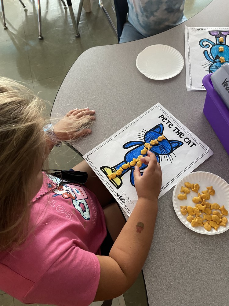 Student Counting with Pete the Cat Image